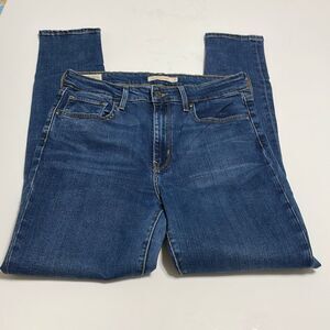 Levis 721 High Rise Skinny, dark wash, 5 pocket. Size 31/12. Awesome